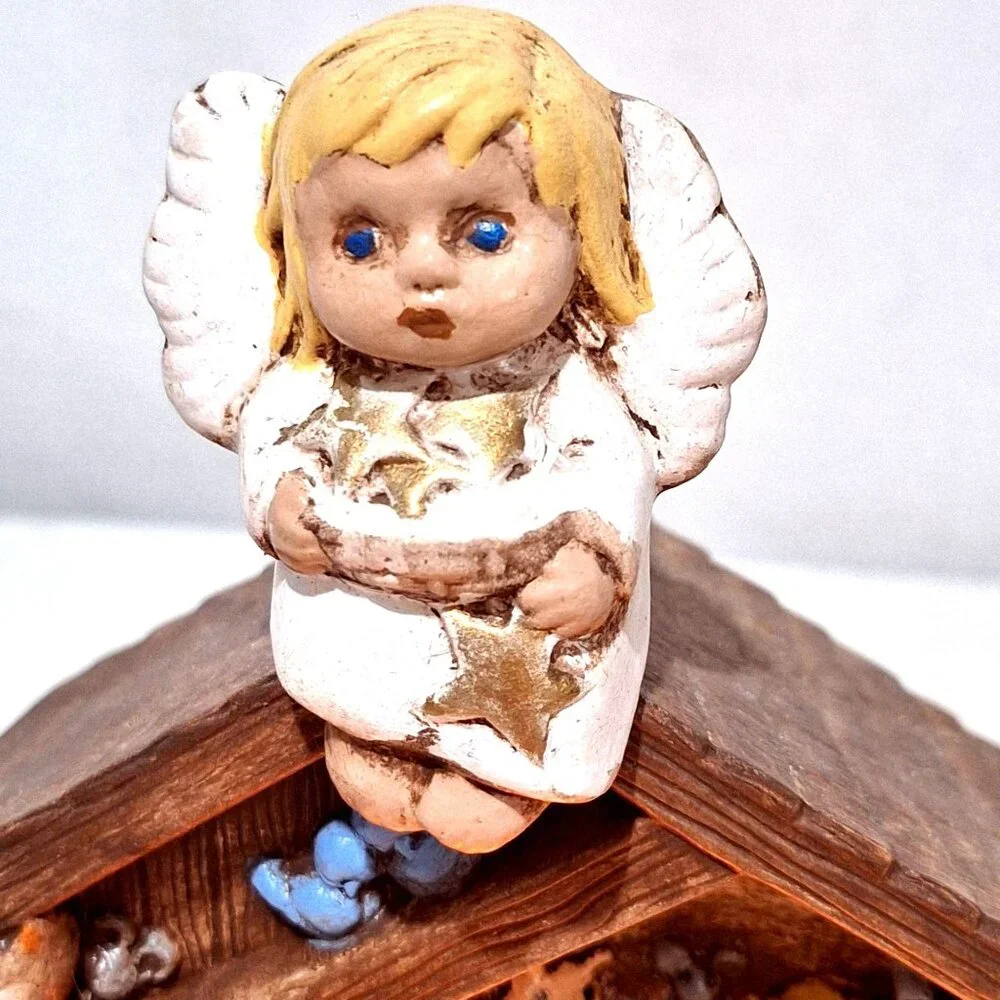 Vintage Ceramic Light Up Nativity Scene With Angel and‎ Baby Jesus Figurines